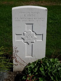 Klagenfurt War Cemetery - Hyde, R